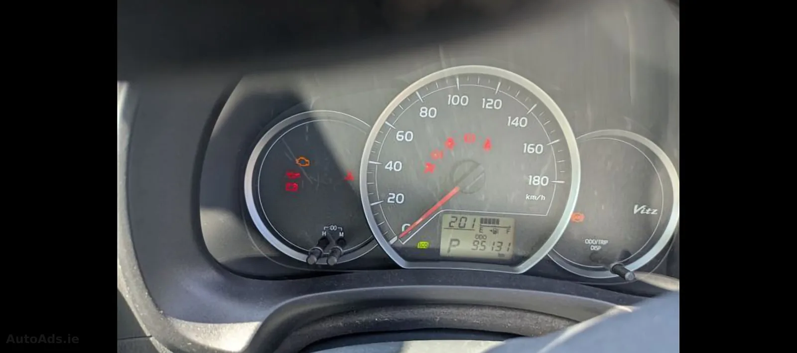 2013 Toyota Vitz – photo 2