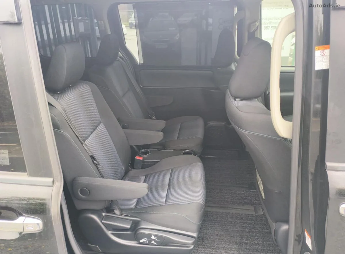 2016 Toyota Voxy – photo 15