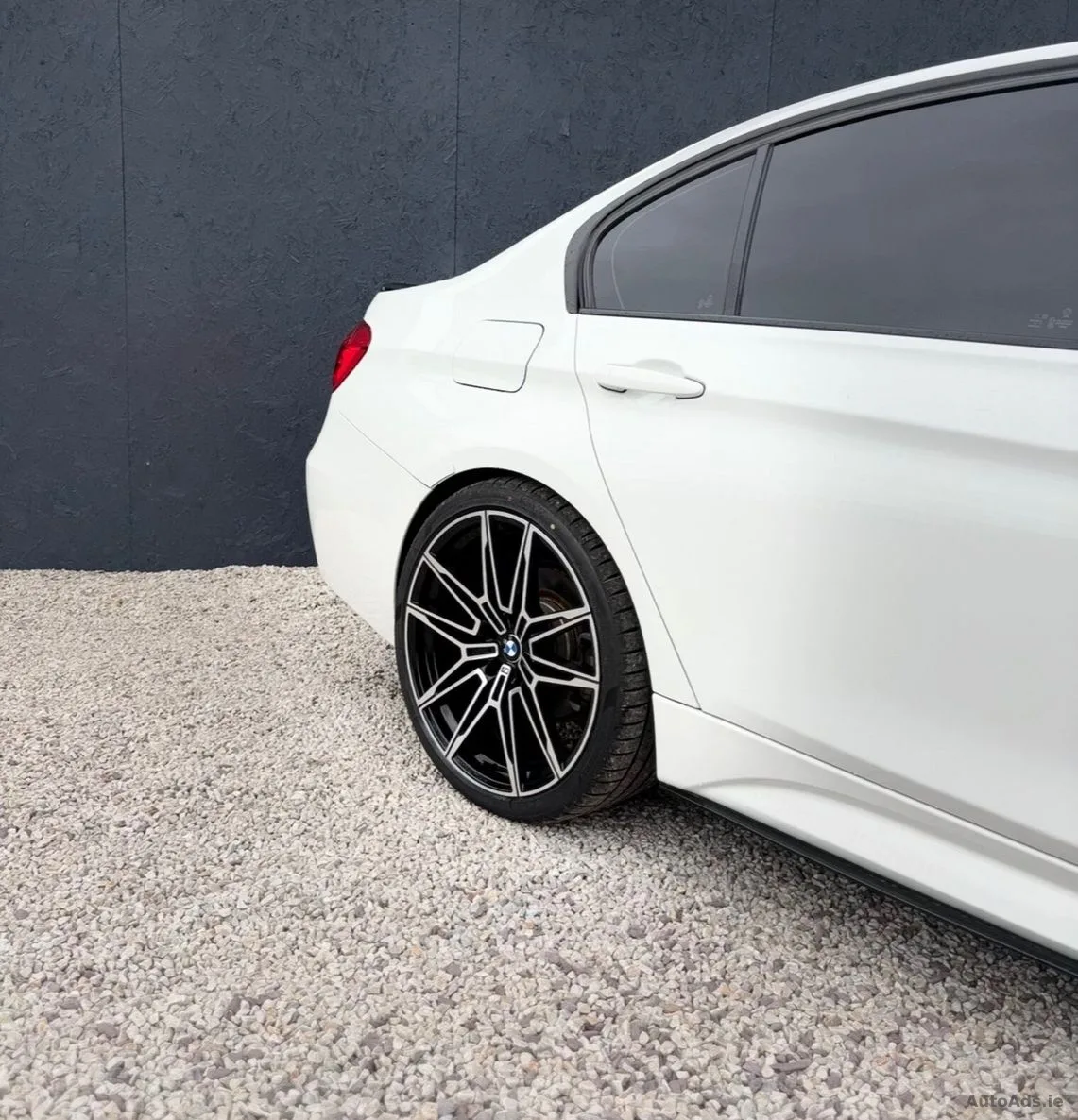 2017 BMW 3-Series – photo 3