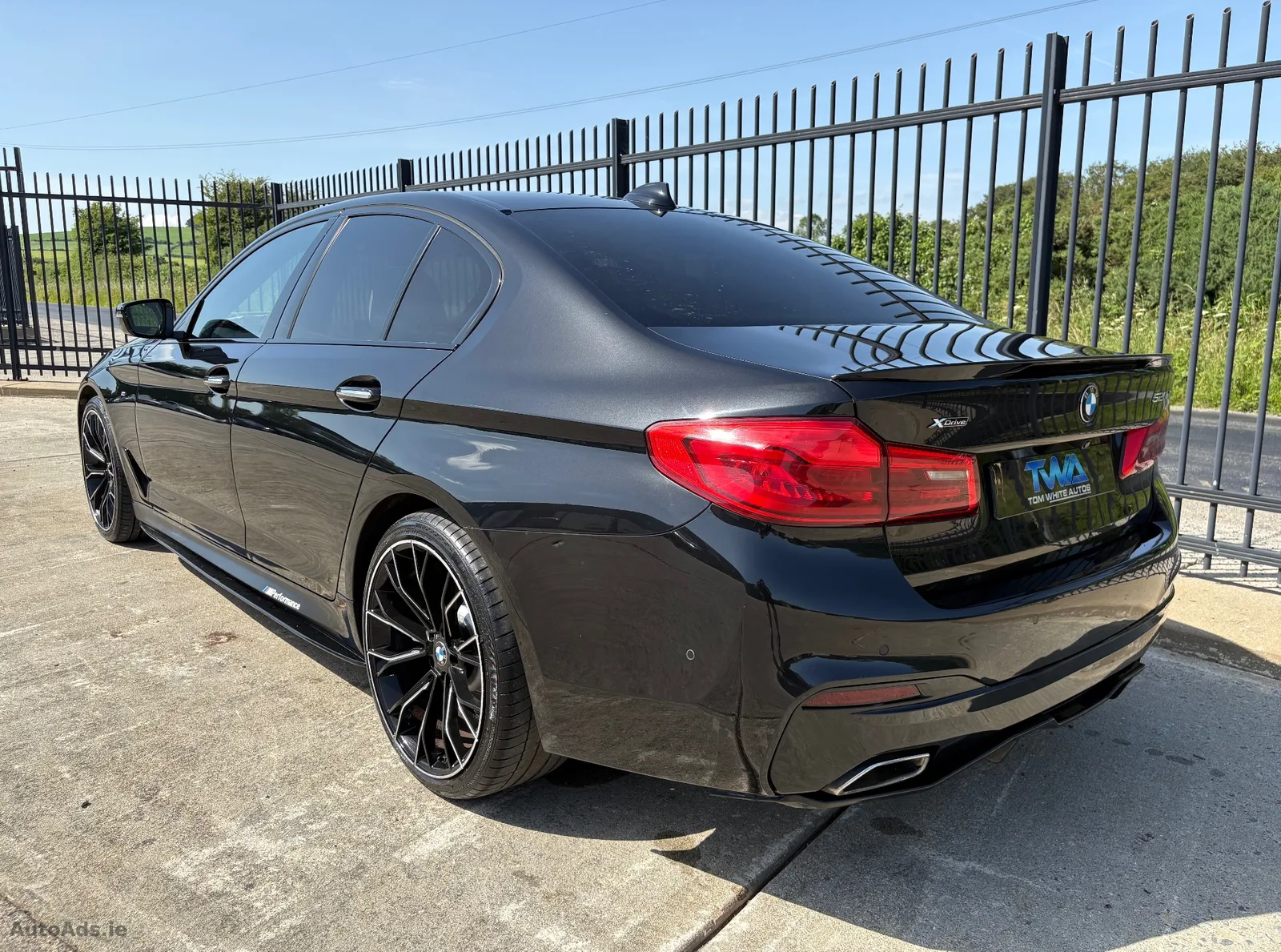 2017 BMW 5 Series – photo 2