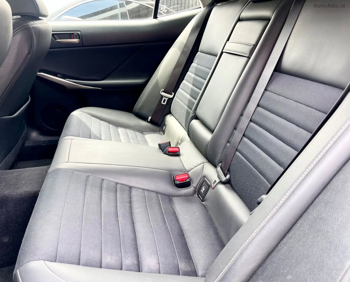 2017 Lexus IS – photo 12