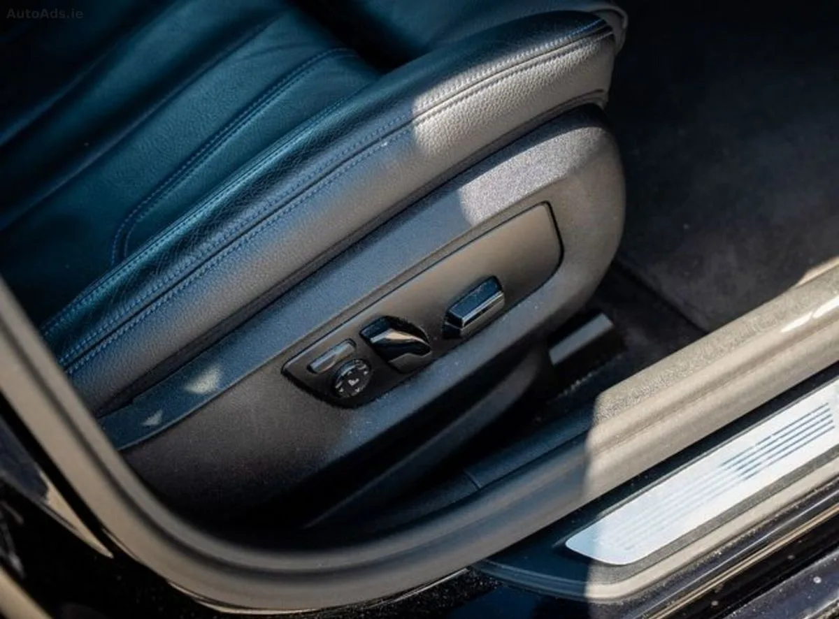 2020 BMW 5-Series – photo 7