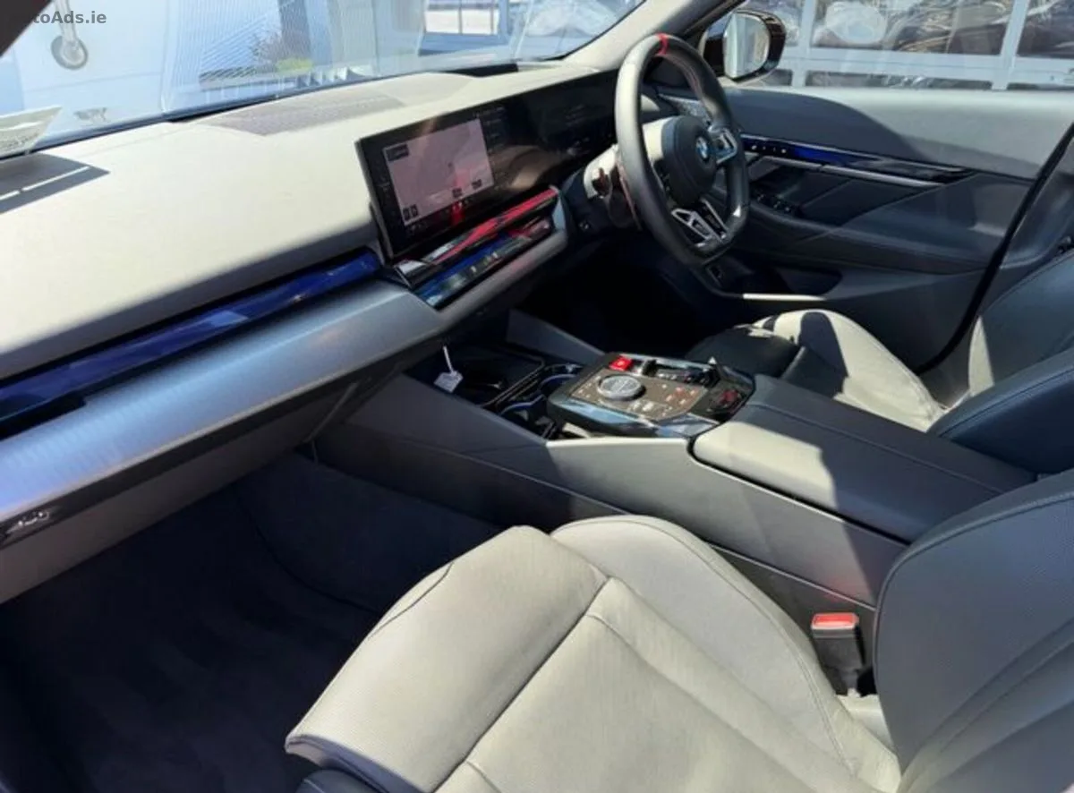 2025 BMW M5 – photo 13