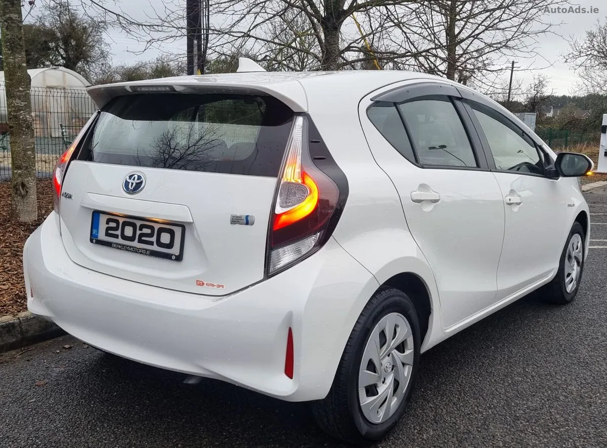2020 Toyota Aqua – photo 2