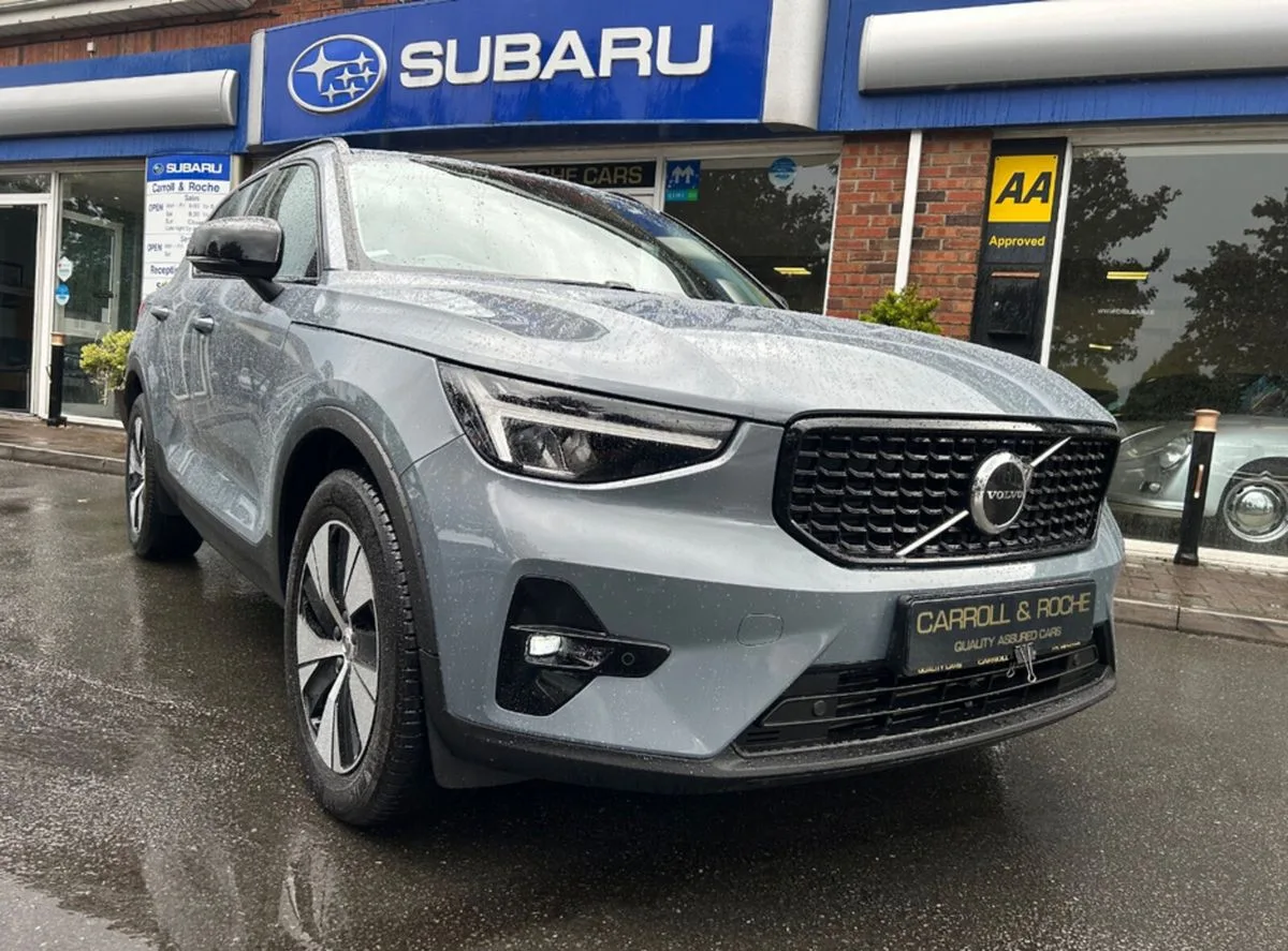 2023 Volvo XC40 – photo 1