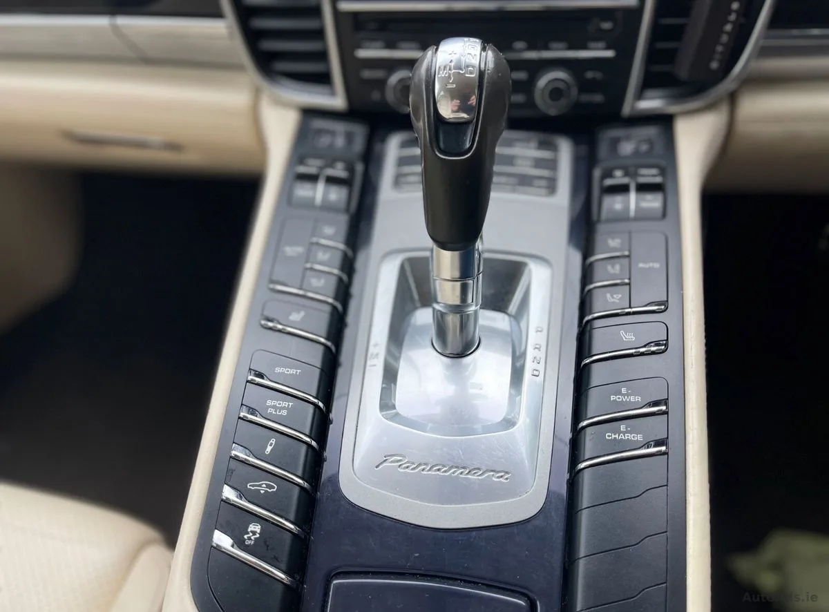 2015 Porsche Panamera – photo 15
