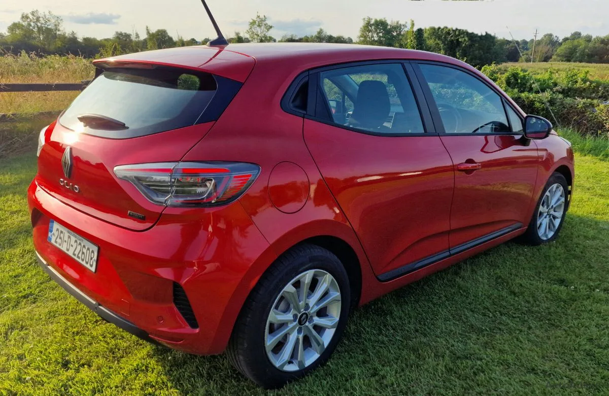 2025 Renault Clio – photo 3