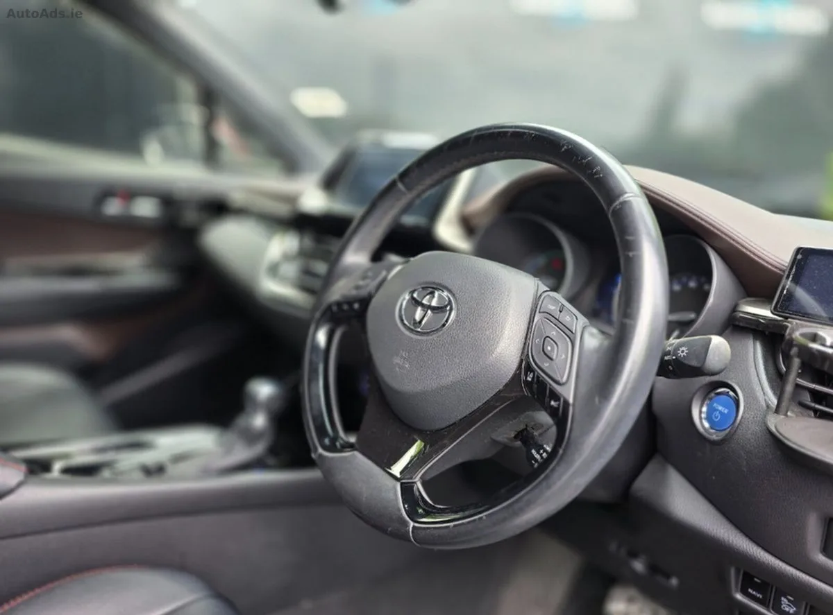 2017 Toyota C-HR – photo 2