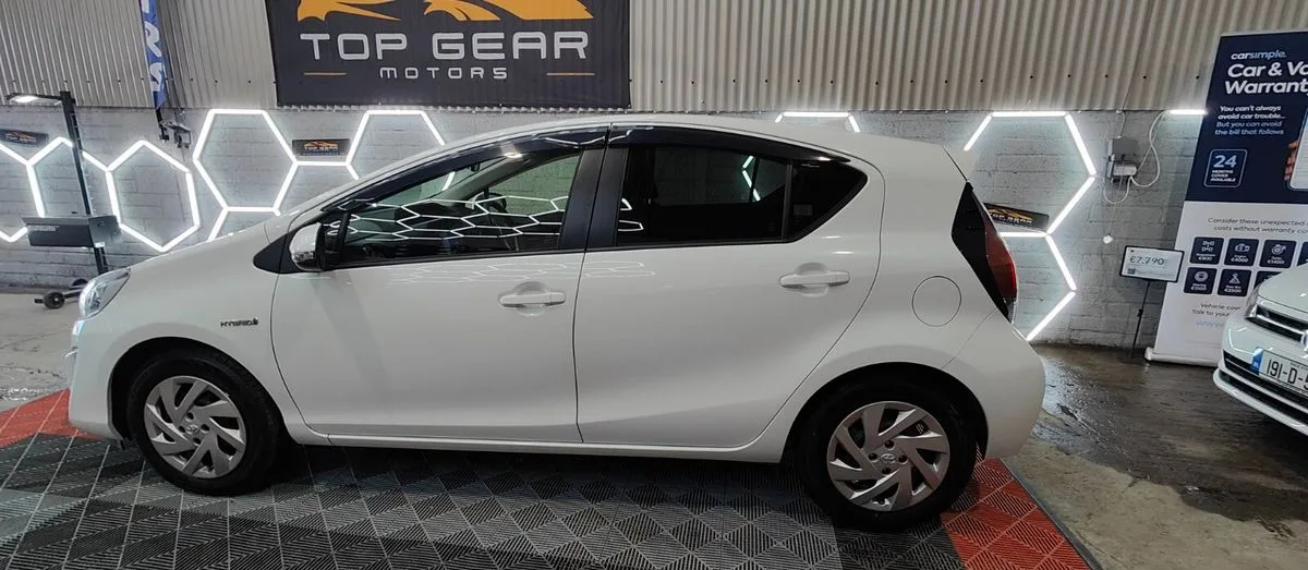 2016 Toyota Aqua – photo 4