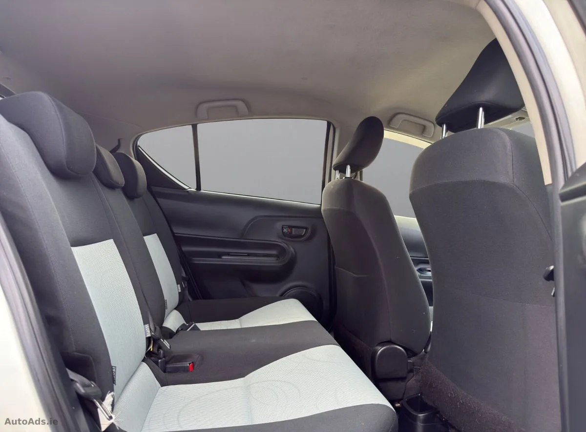 2014 Toyota Aqua – photo 11