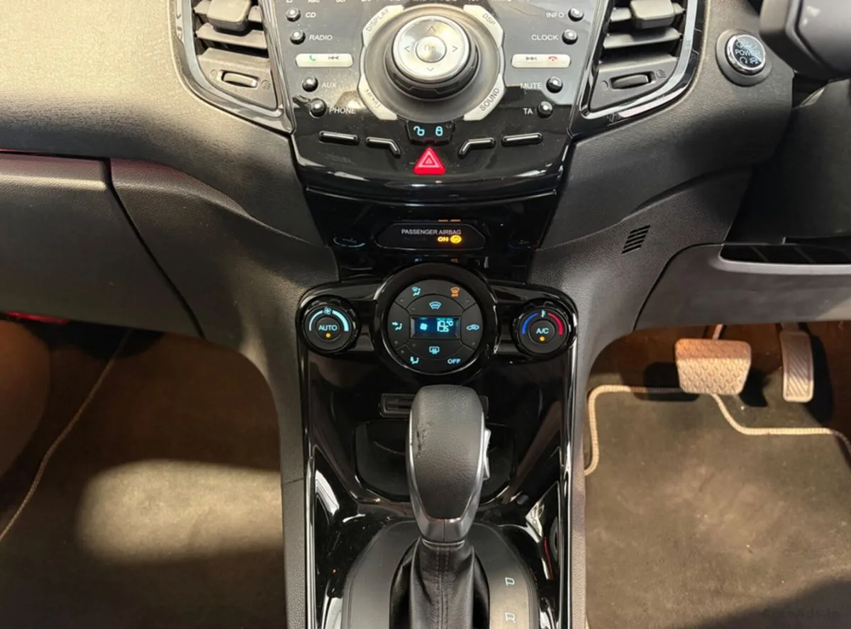 2015 Ford Fiesta – photo 6