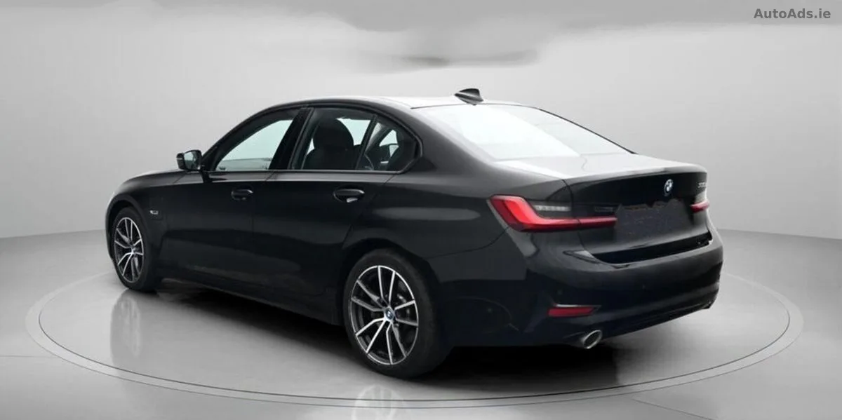 2022 BMW 3-Series – photo 3
