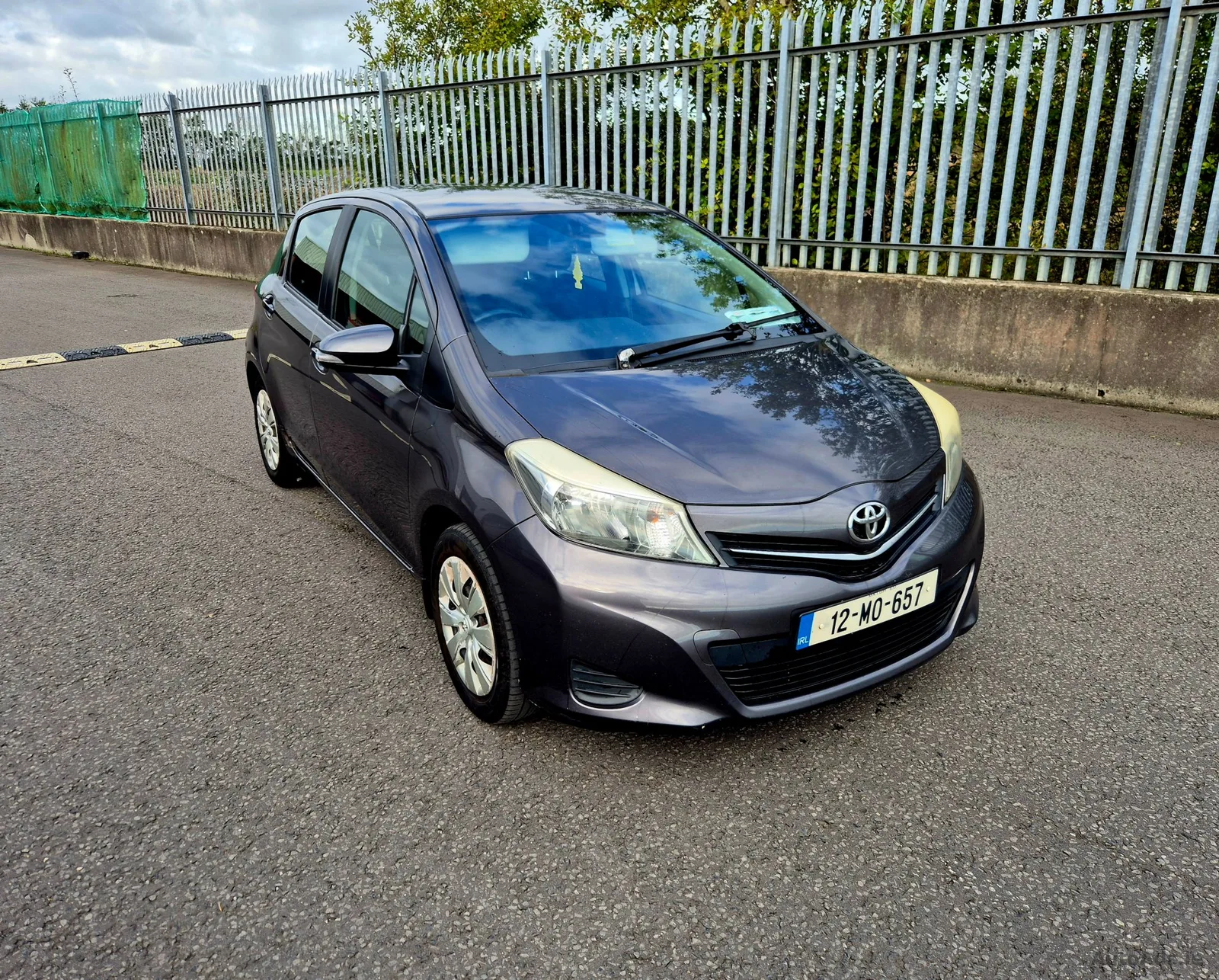 2012 Toyota Yaris – photo 2