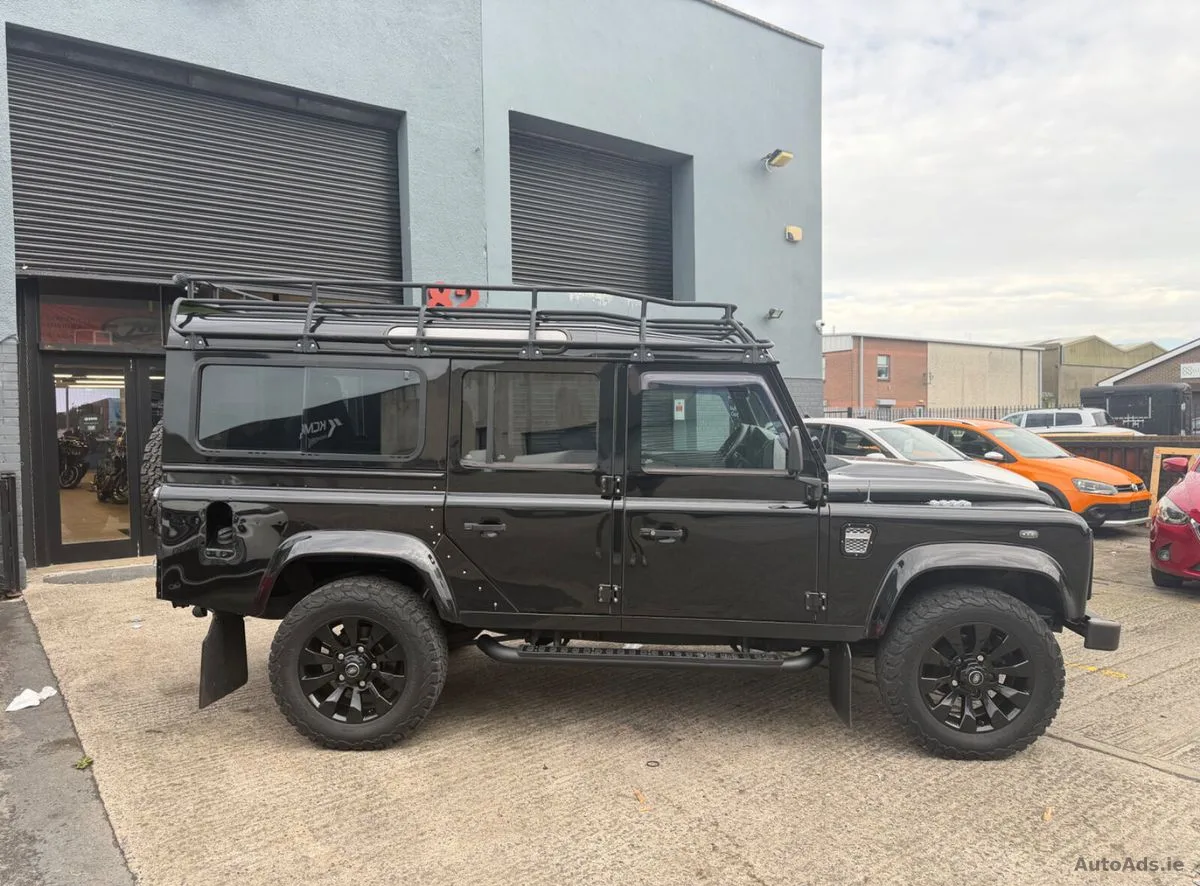 2011 Land Rover Defender – photo 2