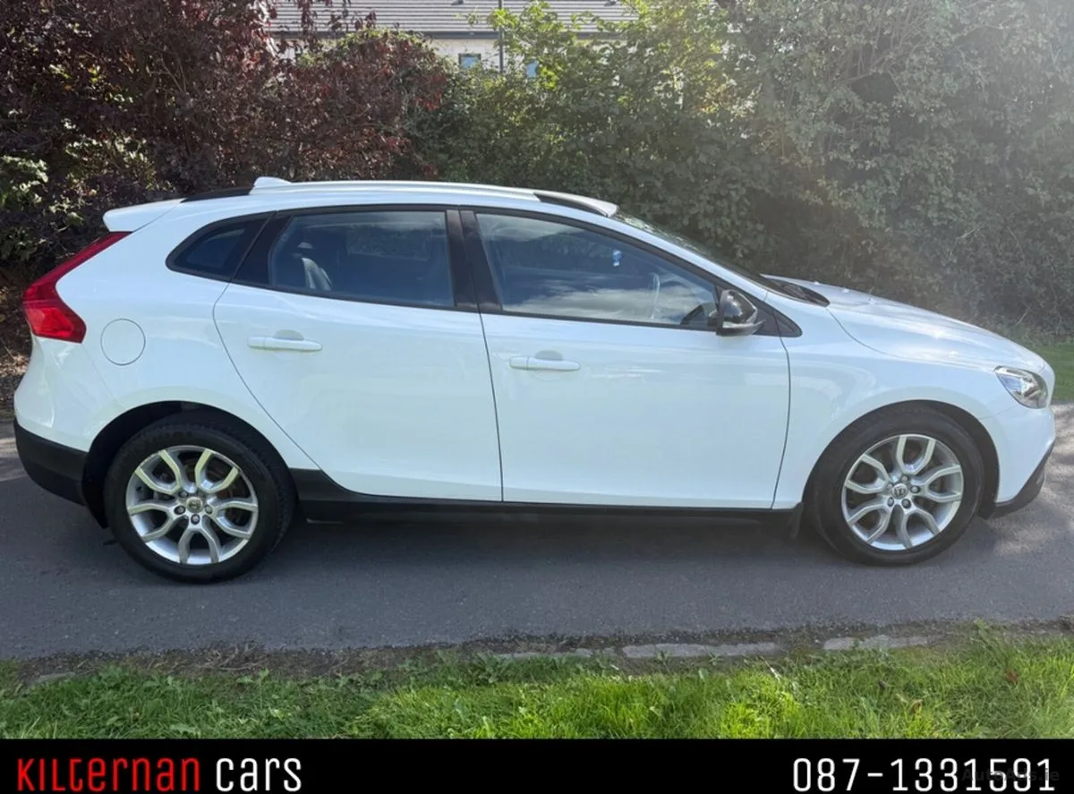 2017 Volvo V40 – photo 2