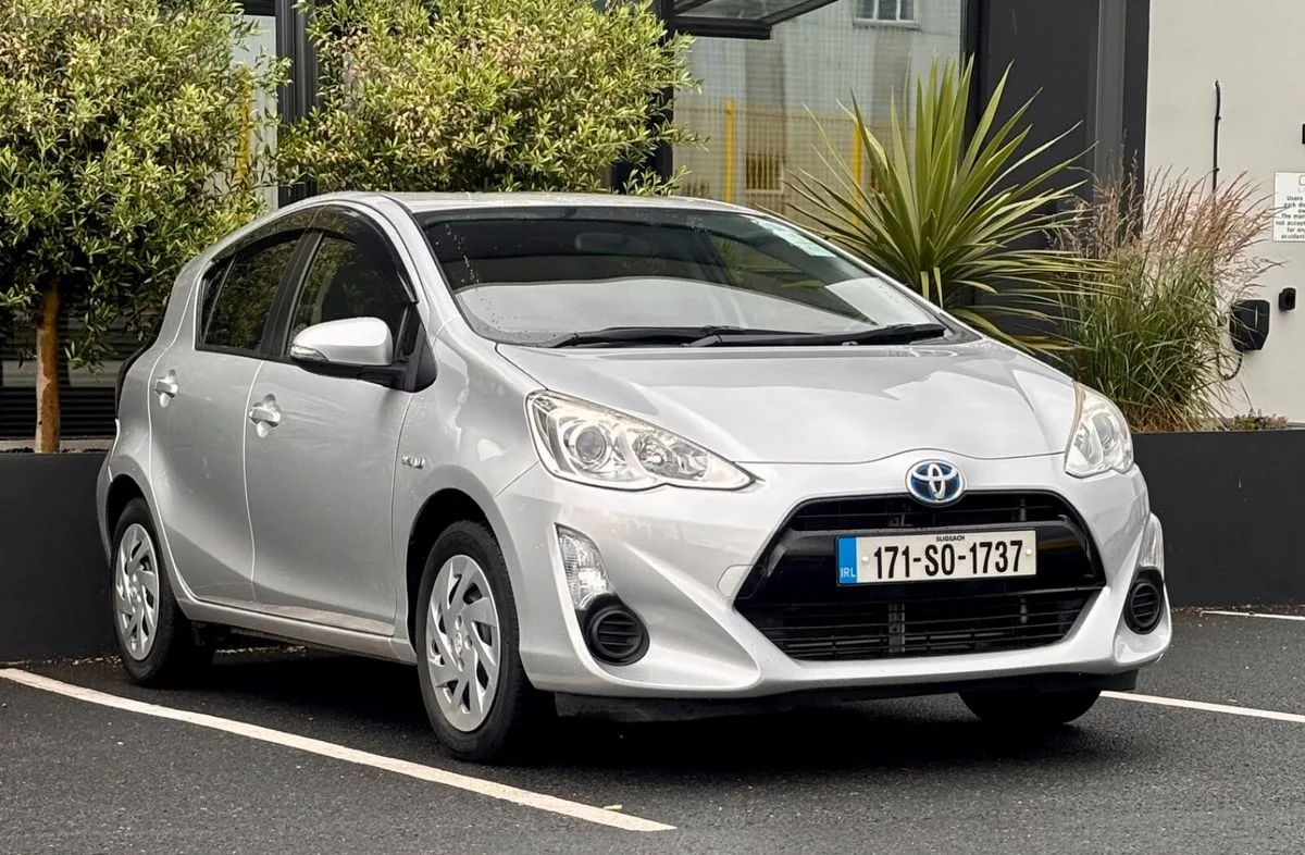 2017 Toyota Aqua – photo 1