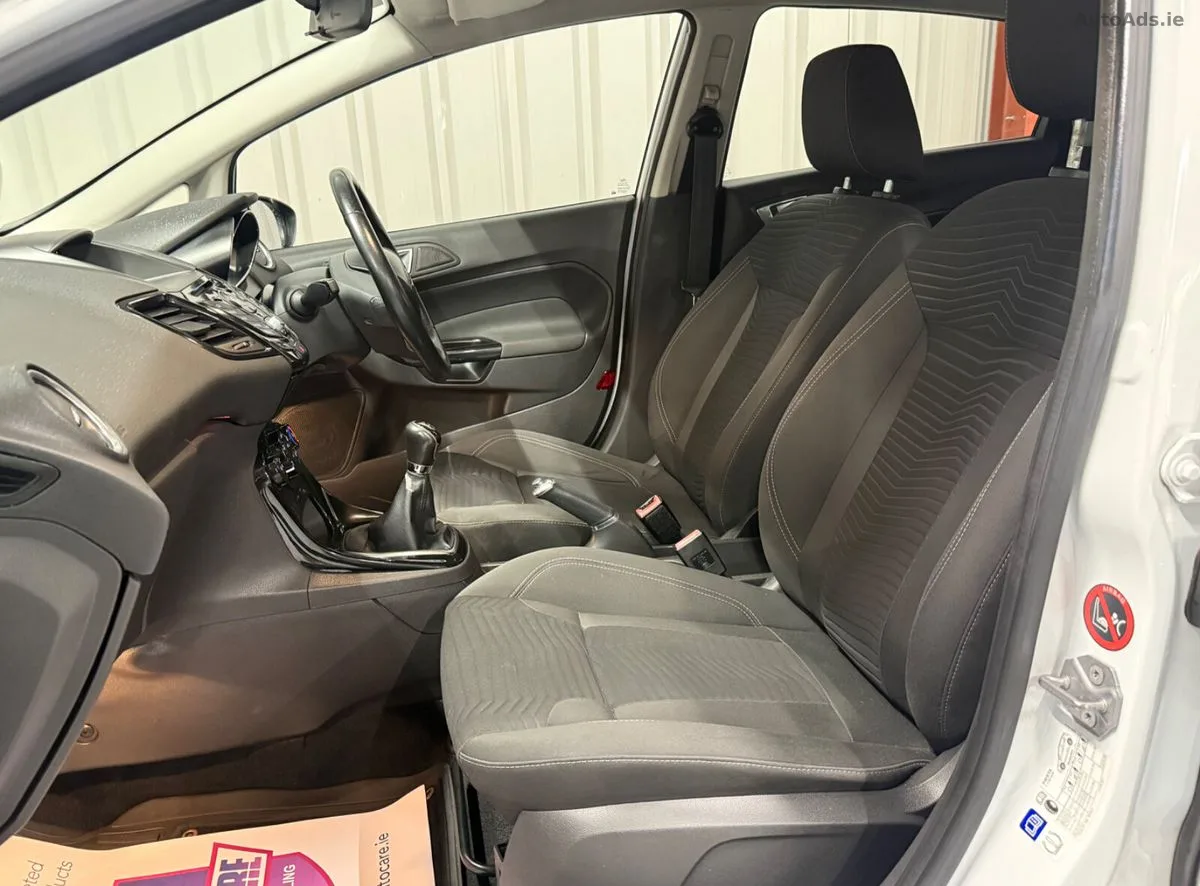 2015 Ford Fiesta – photo 13