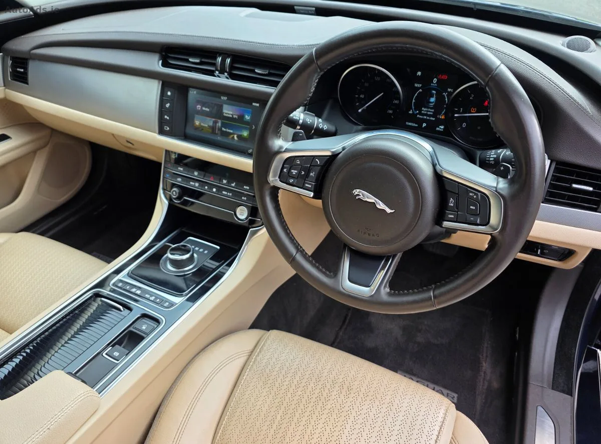 2019 Jaguar XF – photo 18