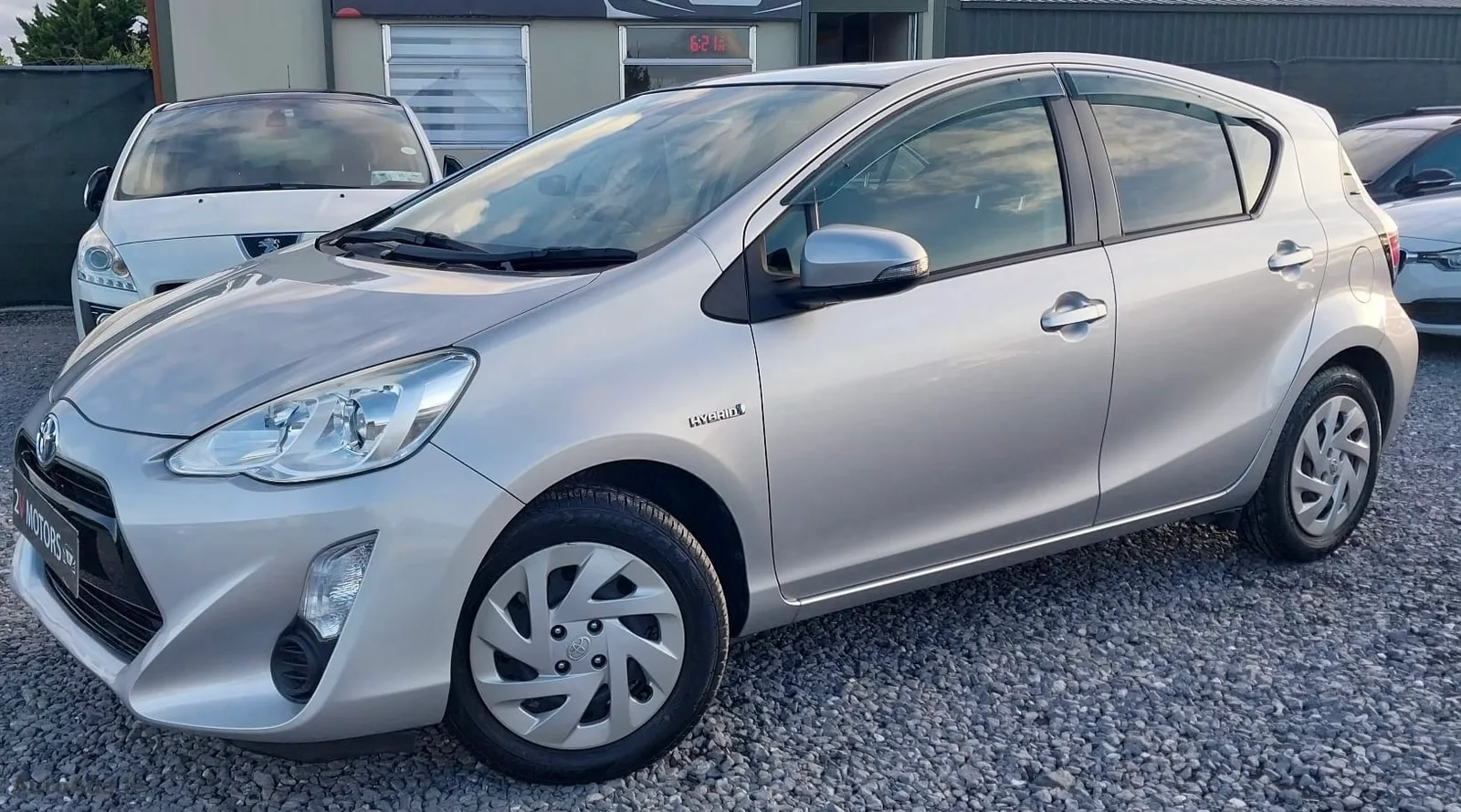 2017 Toyota Aqua – photo 2