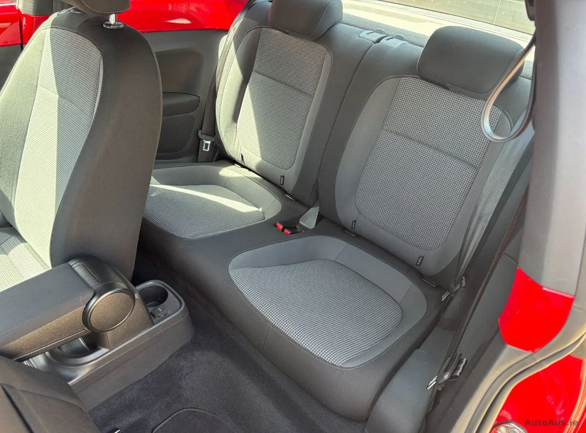 2012 Volkswagen Beetle – photo 8