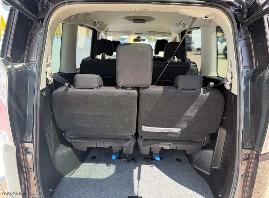 2016 Nissan Serena – photo 16