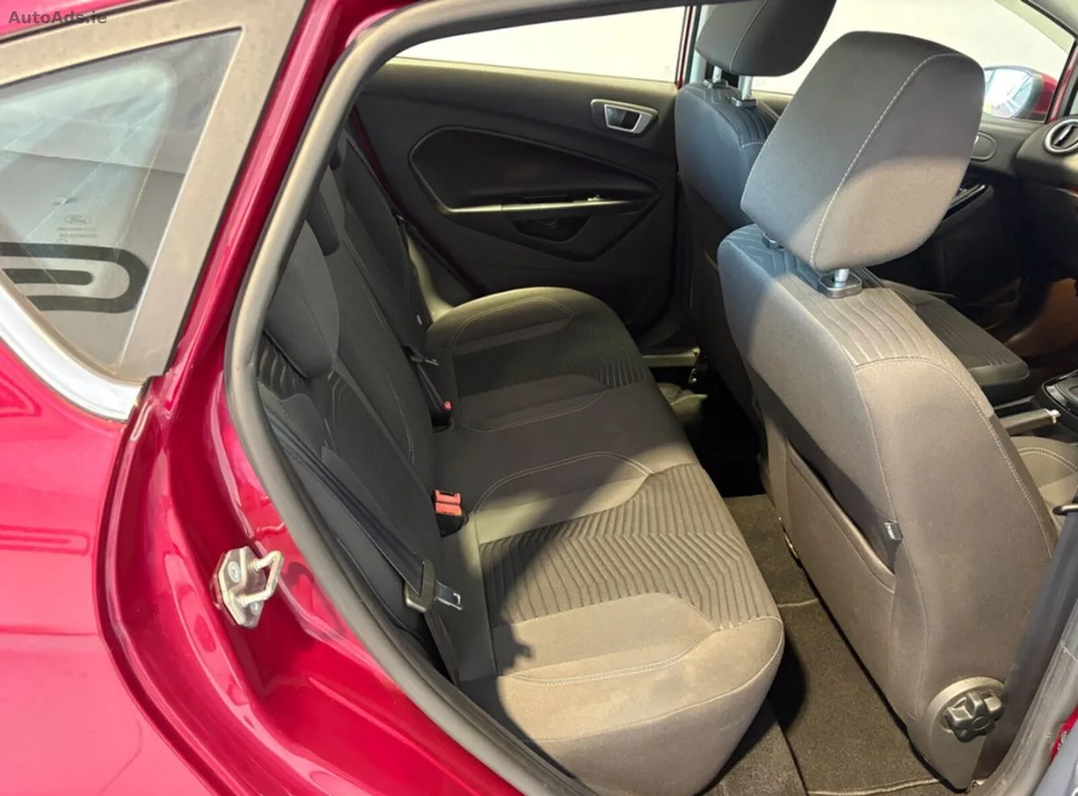 2015 Ford Fiesta – photo 14