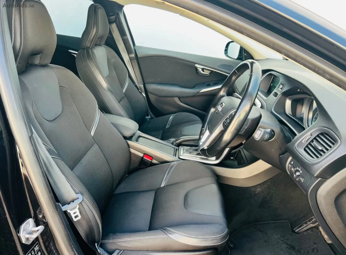 2015 Volvo V40 – photo 16