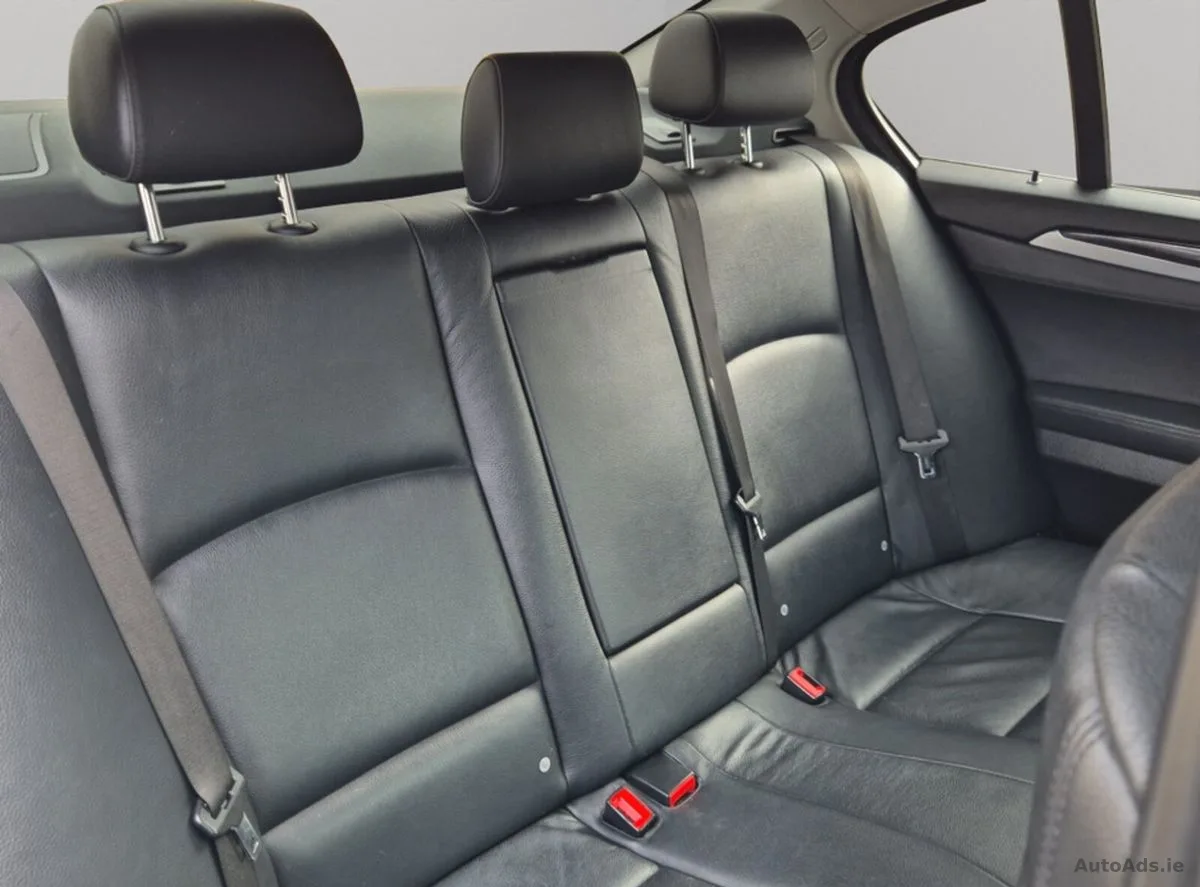 2010 BMW 5-Series – photo 11