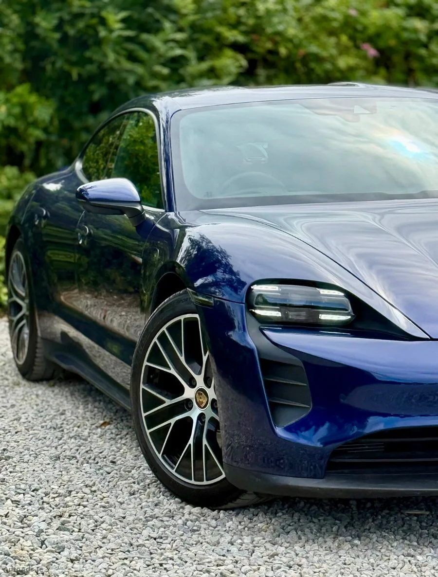 2022 Porsche Taycan – photo 12