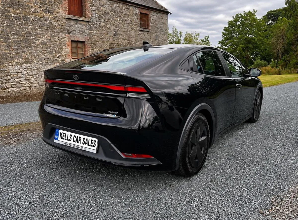 2023 Toyota Prius – photo 3