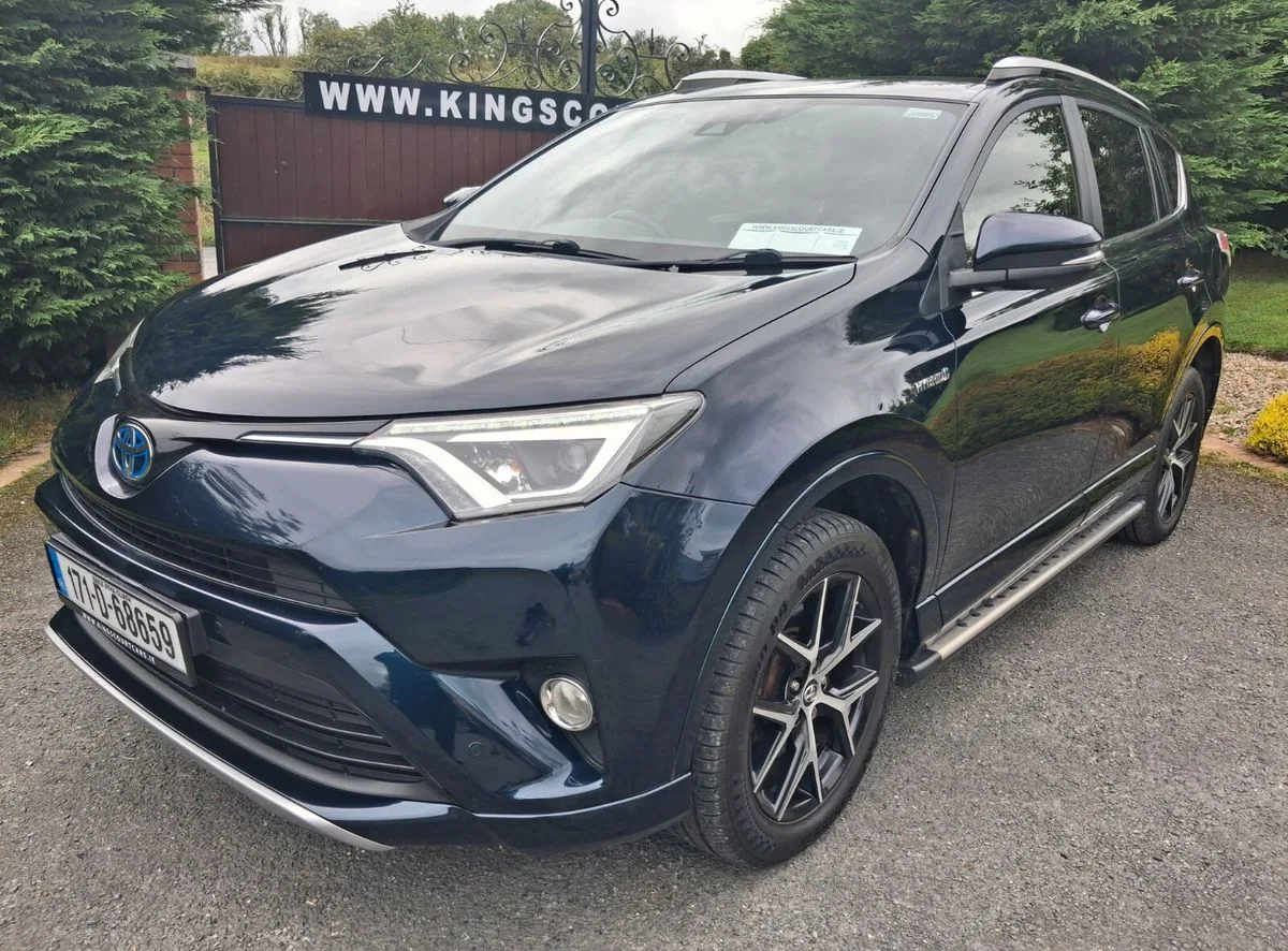 2017 Toyota RAV4 – photo 2