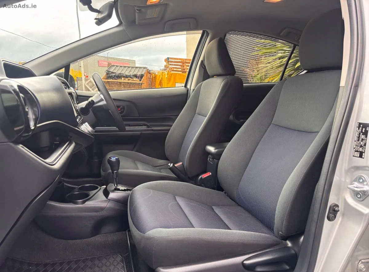 2017 Toyota Aqua – photo 12