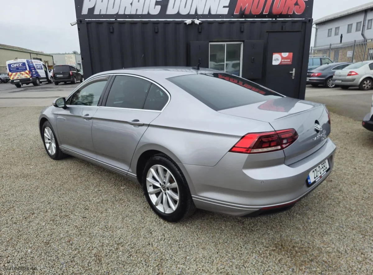 2022 Volkswagen Passat – photo 2