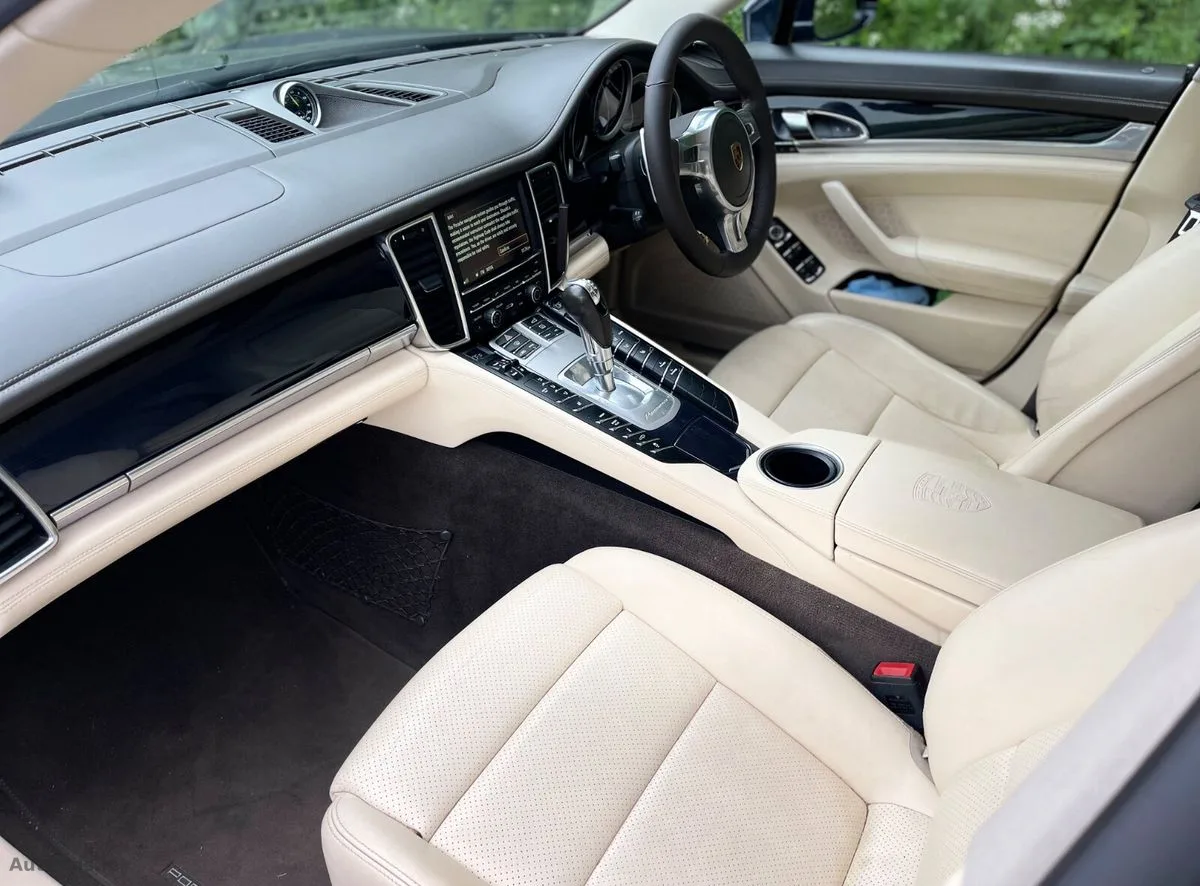 2015 Porsche Panamera – photo 10