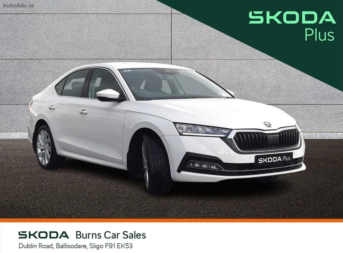 2023 Skoda Octavia – photo 1