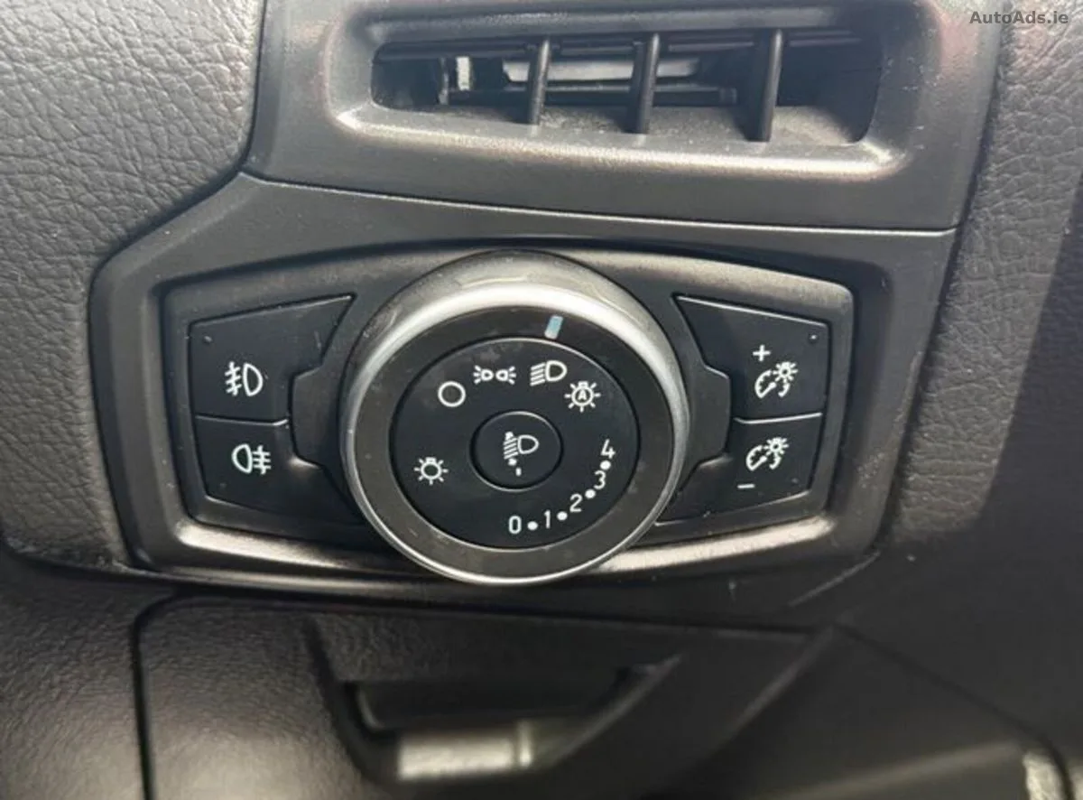 2017 Ford Focus – photo 18
