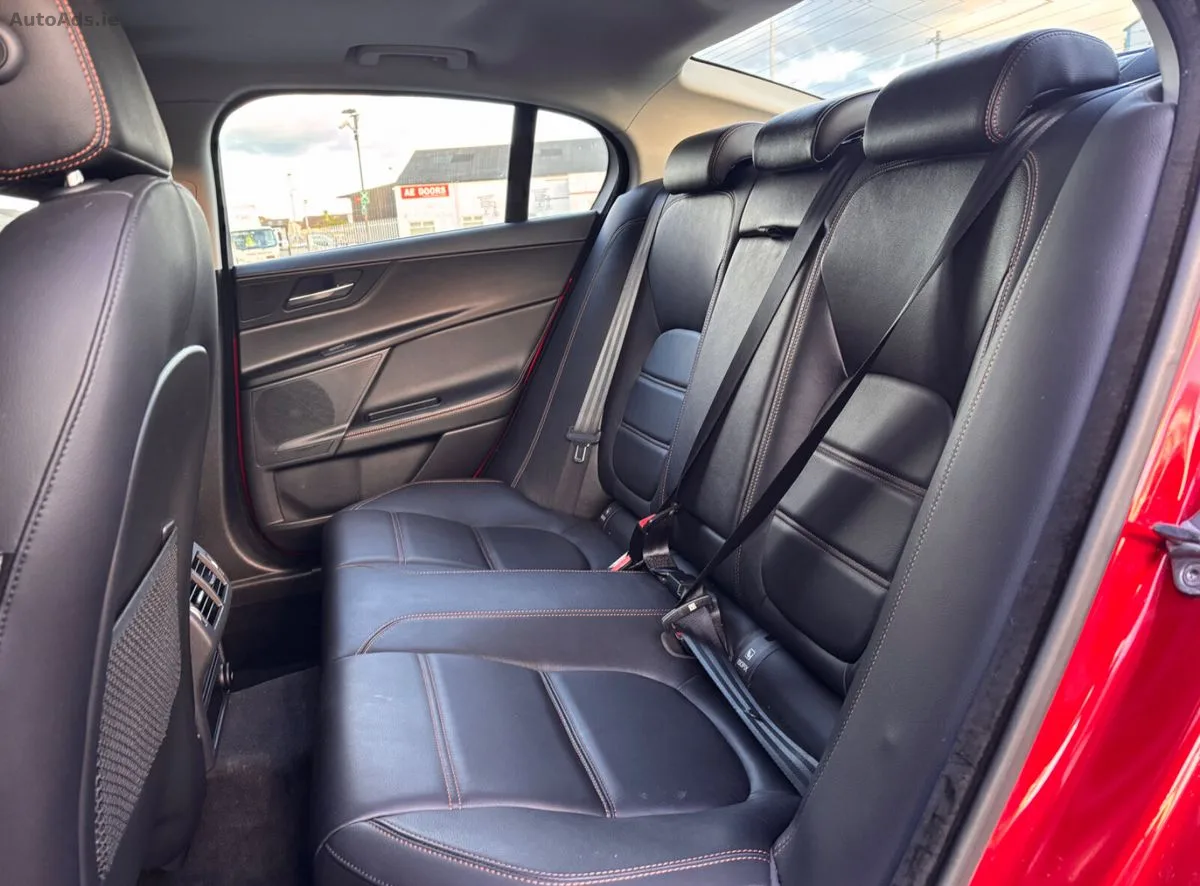 2016 Jaguar XE – photo 12