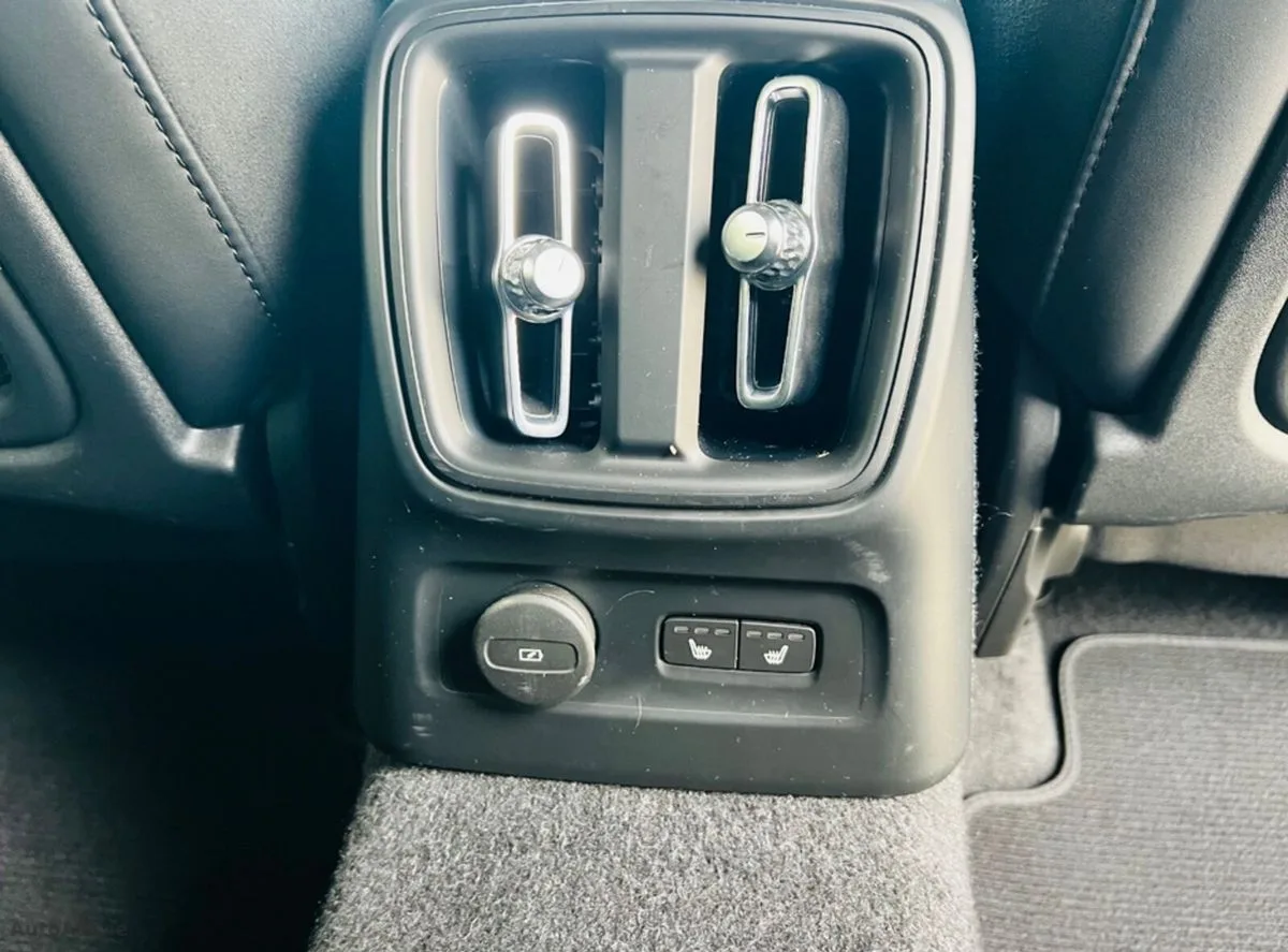 2022 Volvo XC40 – photo 15