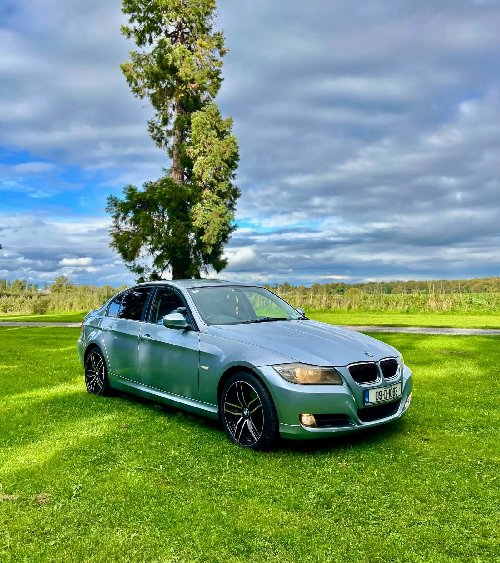 2009 BMW 3 Series – photo 2