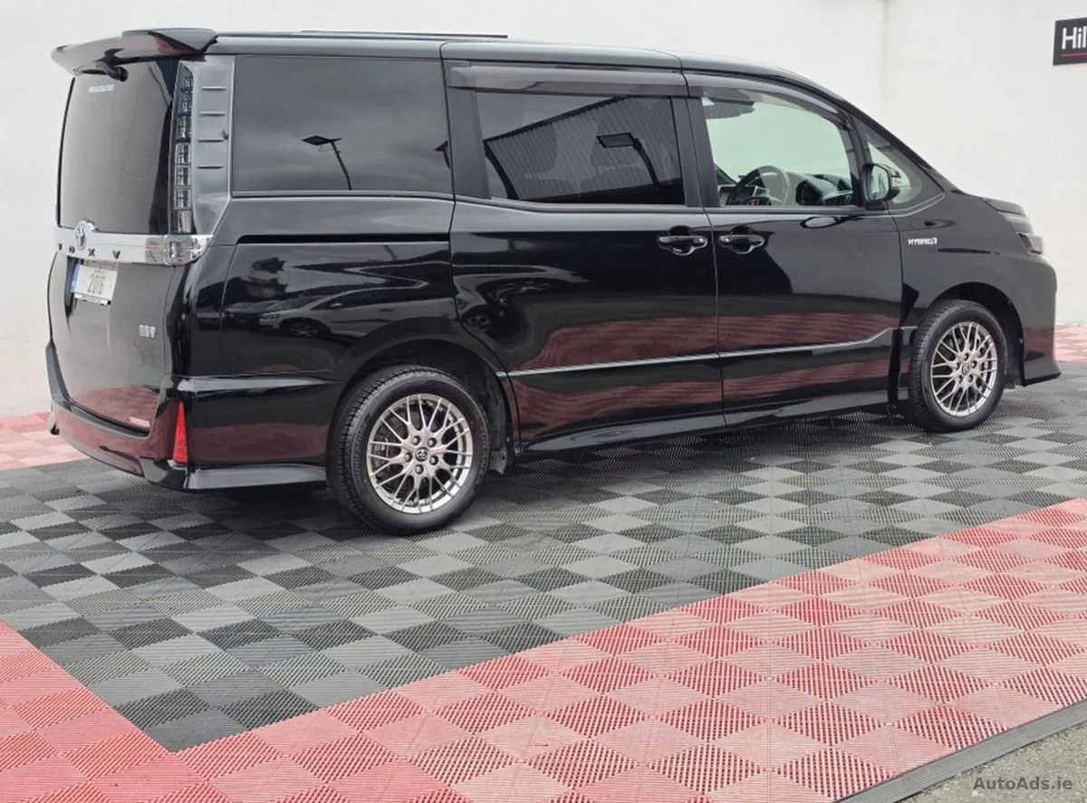 2016 Toyota Voxy – photo 17