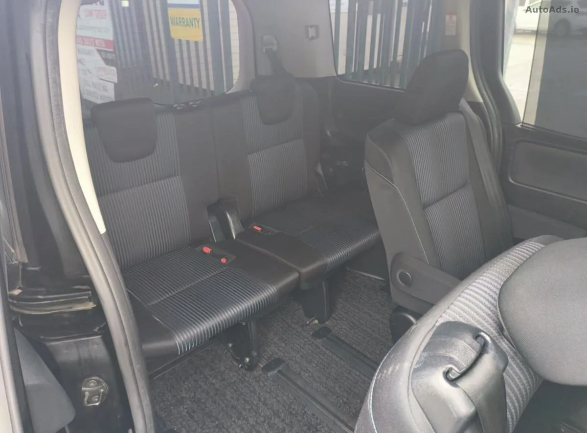 2016 Toyota Voxy – photo 16