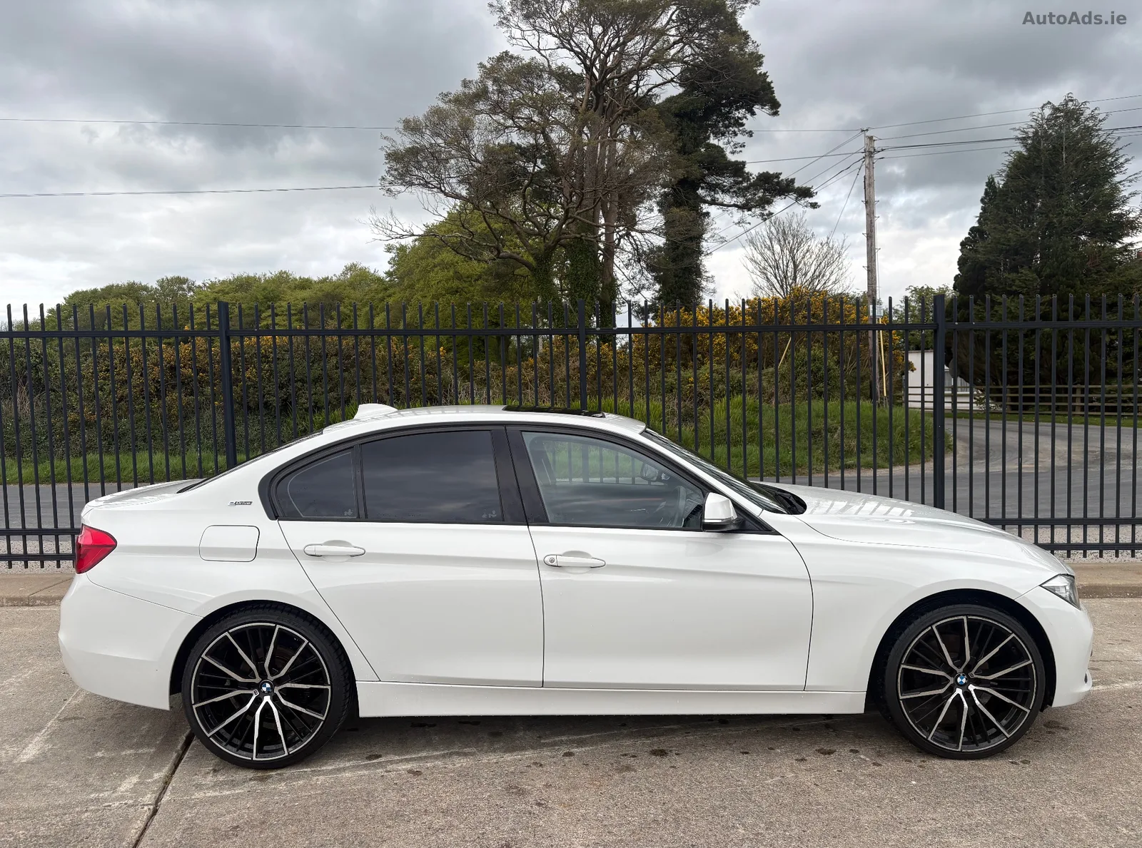 2016 BMW 3 Series – photo 2