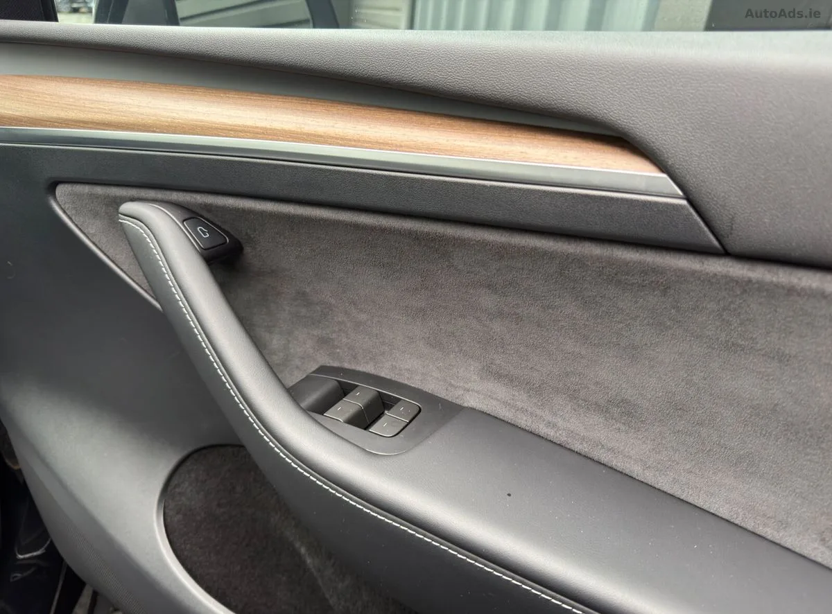 2024 Tesla Model Y – photo 16