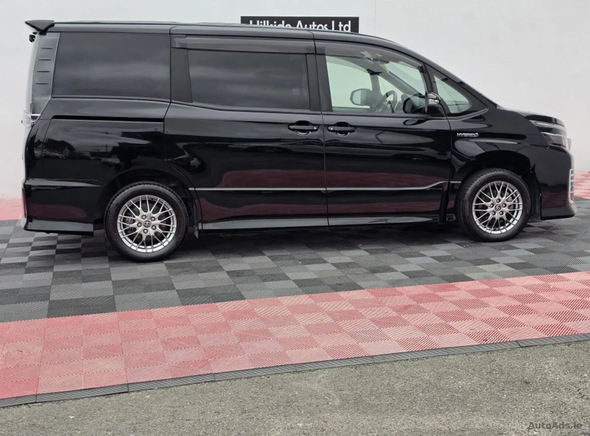 2016 Toyota Voxy – photo 19