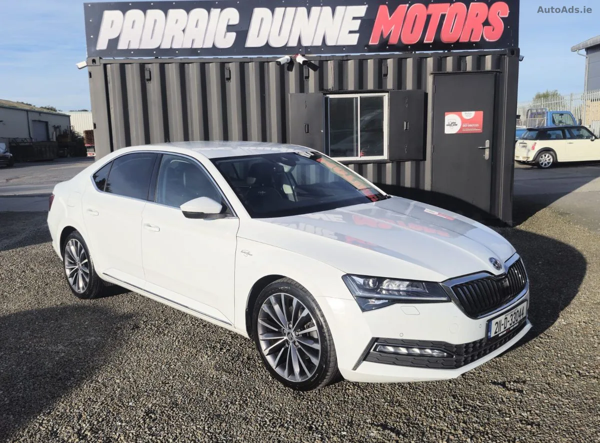 2021 Skoda Superb – photo 2