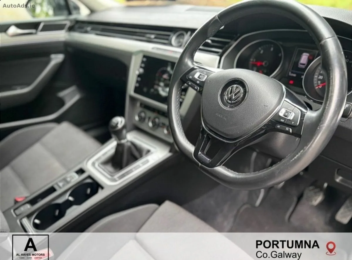2019 Volkswagen Passat – photo 2