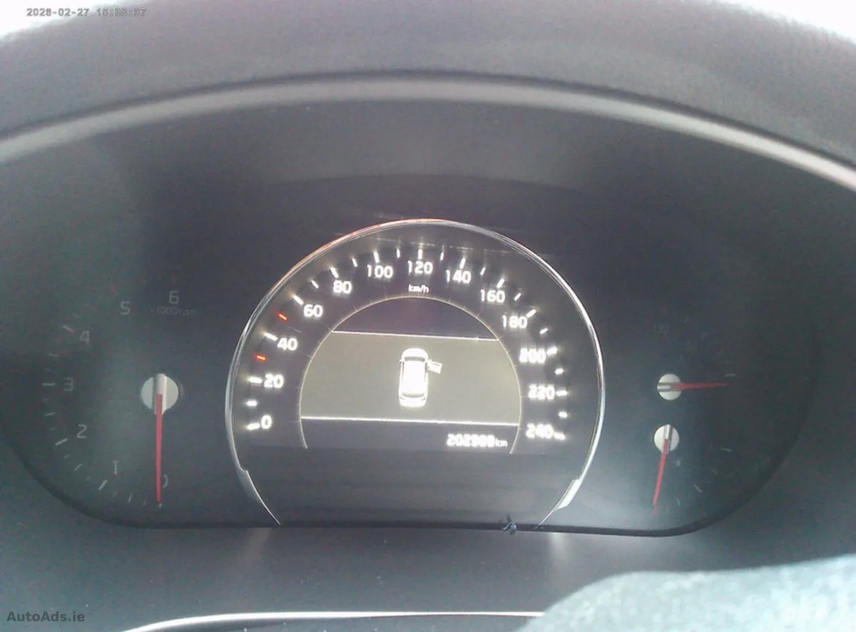 2011 Kia Carens – photo 2