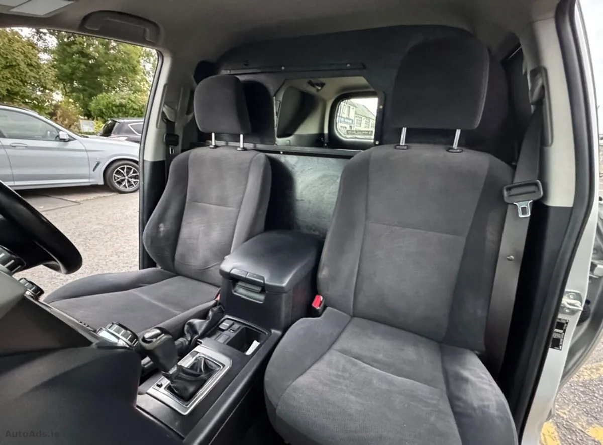 2016 Toyota Land Cruiser – photo 11