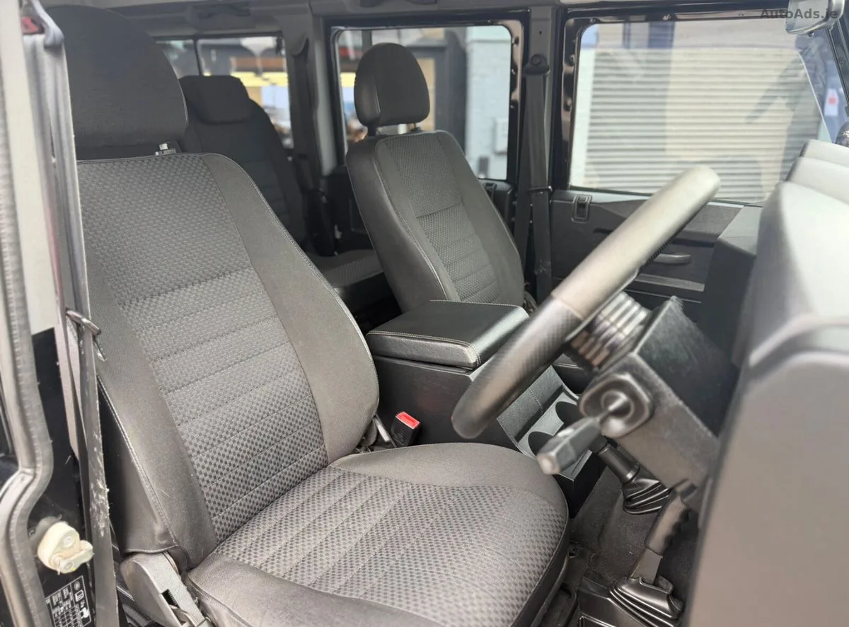 2011 Land Rover Defender – photo 13