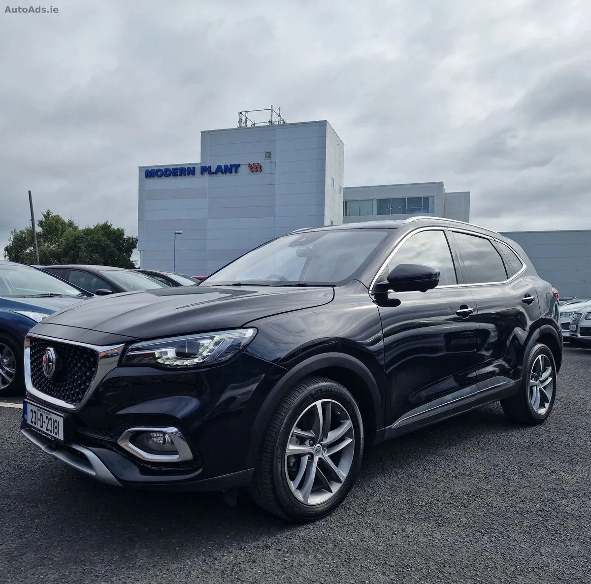 2023 MG HS
